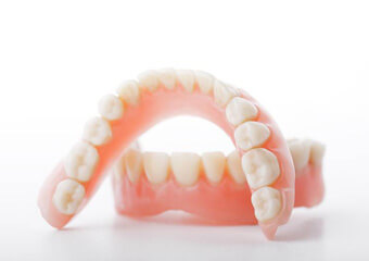 Set of full dentures